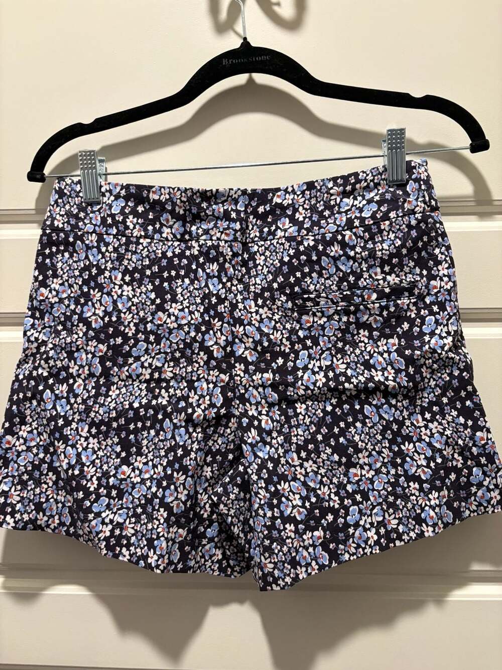 Olivia Grey Women's Floral Print Mid-Rise Casual Shorts - Picture 5 of 6